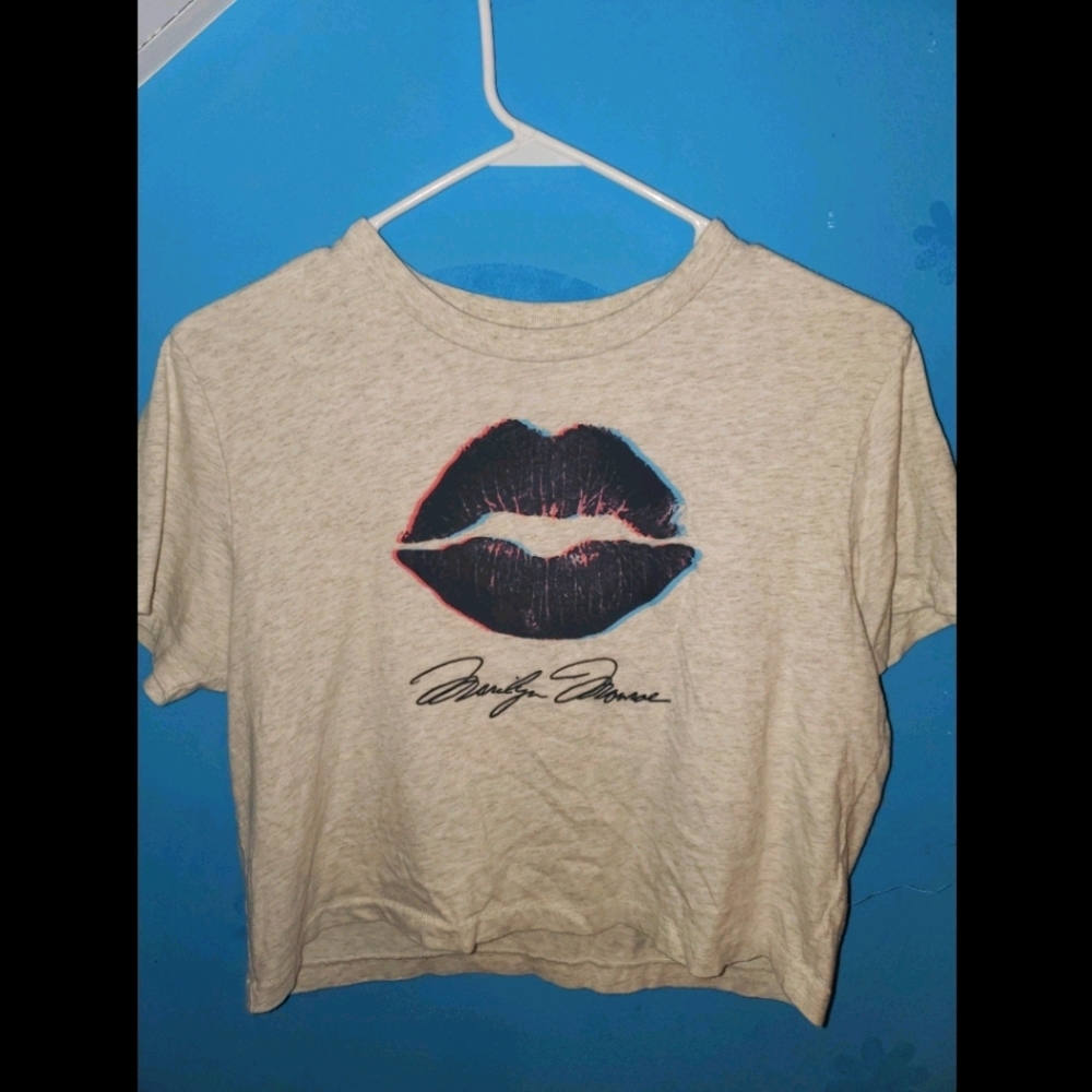 Marilyn Monroe kiss crop top